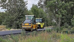 Leją asfalt. Droga wojewódzka nieprzejezdna