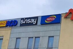 Coraz więcej pustych lokali w Rywalu. Czytelnik pyta, czy to likwidacja