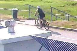 Zderzyła się z dzieckiem na hulajnodze. Szuka ją policja