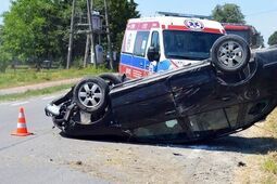 Pijana 36-latka dachowała Skodą. Pasażer też był nietrzeźwy