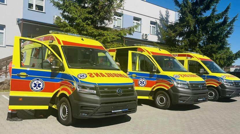Na nowe karetki zamojskie pogotowie wydało z własnych środków ok. 3 mln zł. Pojazdy zostały w czwartek przekazane i poświęcone. Czeka je rejestracja i będą mogły ruszyć w teren