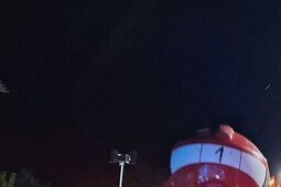 Pracowita noc strażaków. Gasili pożar hali z lakierami i farbami