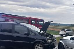 Czołowe zderzenie w Stężycy Łęczyńskiej. Dwie osoby trafiły do szpitala