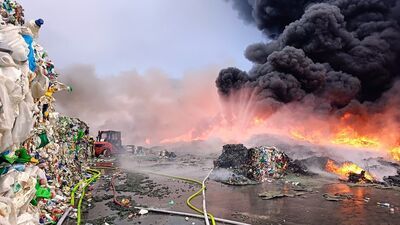 Strażacy walczą z pożarem pod Kraśnikiem. Jest apel do mieszkańców 