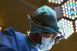 „Moje miejsce jest za stołem operacyjnym” – prof. Zembala kończy współpracę z KUL-em