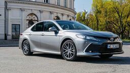 Camry to flagowy model Toyoty, który od czterech dekad wyznacza standardy w segmencie sedanów i regularnie jest najchętniej kupowaną limuzyną na świecie – czytamy na stronie internetowej białostockiego dilera, który dostarczy auto dla prezydenta Zamościa