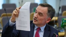 Zbigniew Ziobro na posiedzeniu Komisji Regulaminowej, Spraw Poselskich i Immunitetowych w Sejmie w Warszawie