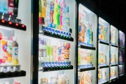Automaty vendingowe zamiast firmowej stołówki – czy to się opłaca?