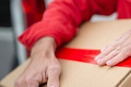 Pakowanie i zabezpieczenie towarów oraz przesyłek – poznaj 10 rozwiązań