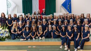 W Instytucie Nauk Medycznych PANS w Chełmie 79 absolwentek i absolwentów kierunku Pielęgniarstwo I stopnia zostało symbolicznie przyjętych do zawodu