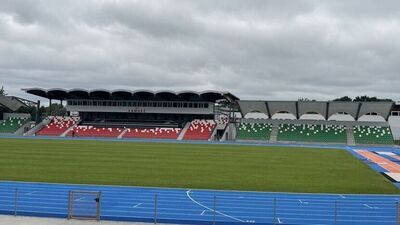 Stadion OSiR w Zamościu po przebudowie. Trybuna główna i boczne zadaszone