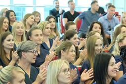 Pielęgniarki świętują. Odebrały dzisiaj dyplomy ukończenia studiów