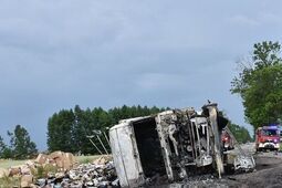 Zderzenie i ciężarówka w ogniu. Kierowcy trafili do szpitala