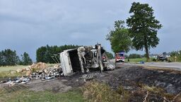 Zderzenie i ciężarówka w ogniu. Kierowcy trafili do szpitala