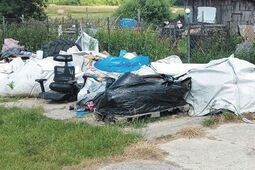 Siwy dym nad gminą Ludwin. Mieszkańcy alarmują: smród, wypalanie i ścieki