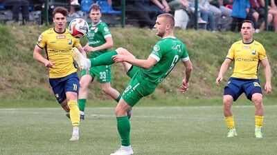 Tomasz Tymosiak to jeden z nielicznych piłkarzy, który zdecydował się na pozostanie w zespole Świdniczanki