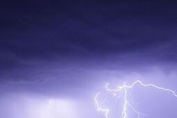 IMGW ostrzega: Burze nad Lubelszczyzną – możliwy silny wiatr, intensywne opady i grad