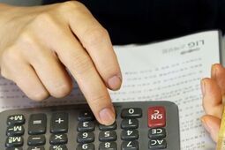 Stracił ponad 90 tysięcy złotych, inwestując w „akcje Orlenu”. Oszust podszył się pod analityka