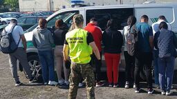 W trakcie kontroli funkcjonariusze NOSG ujawnili 37 nielegalnych obcokrajowców, którzy pracowali w zakładzie bez wymaganych pozwoleń. Grozi im konieczność opuszczenia Polski i półroczny zakaz wjazdu do strefy Schengen