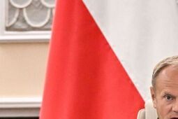 Tusk: ułaskawienie Bąkiewicza jest skandalem; Duda odpowiada