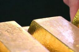 Sztabki złota i kolekcjonerskie monety. Złodziej okradł wikariusza na plebanii