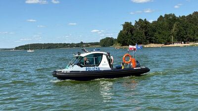 Zamojscy policjanci swój sezonowy posterunek nad zalewem w Nieliszu otworzyli na cale wakacje