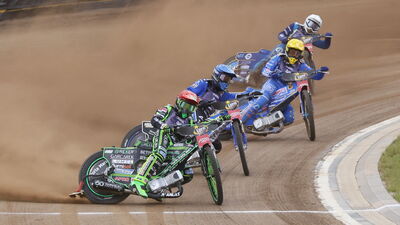 Patryk Dudek (na pierwszym planie) wygrał w sobotę zawody w Ostrowie Wielkopolskim