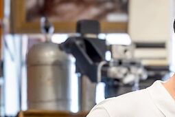 Wernisaż z pompą. Dwie wystawy, dwie bohaterki i historia miasta w fotografii