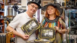 Adam Gąsianowski i Renata Jarecka, autorzy albumu „Fotograficzna historia Zamościa”