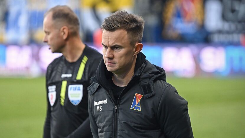 Trener Mateusz Stolarski przyznaje, że czeka na kolejne transfery do klubu