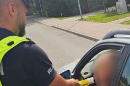 Sprawdzali trzeźwość kierowców. Odebrali 53 prawa jazdy