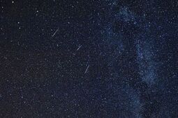 W nocy warto spojrzeć w niebo. Przed nami noc spadających gwiazd