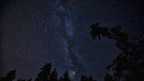 W nocy warto spojrzeć w niebo. Przed nami noc spadających gwiazd