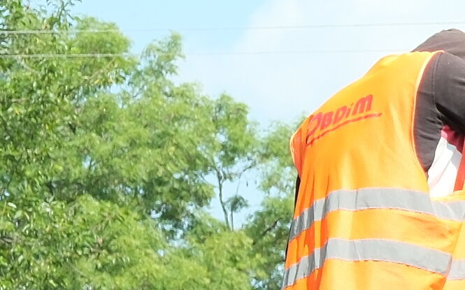 Poleje się asfalt na Dunikowskiego. Jeszcze w tym roku kierowcy pojadą jak po stole