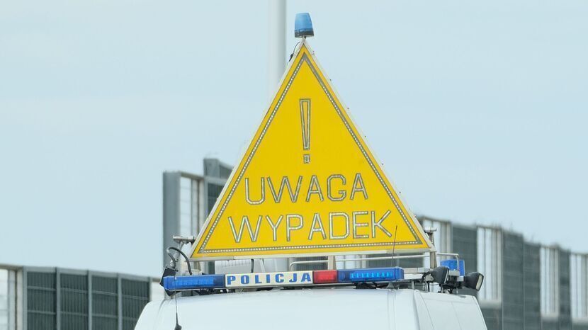 Zderzenie dwóch aut na DK17. Trzy osoby ranne