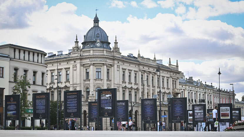 Wystawę można podziwiać na placu Litewskim do końca sierpnia