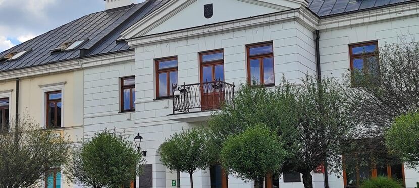 Obecnie budynek Urzędu Miasta bez flagi 
