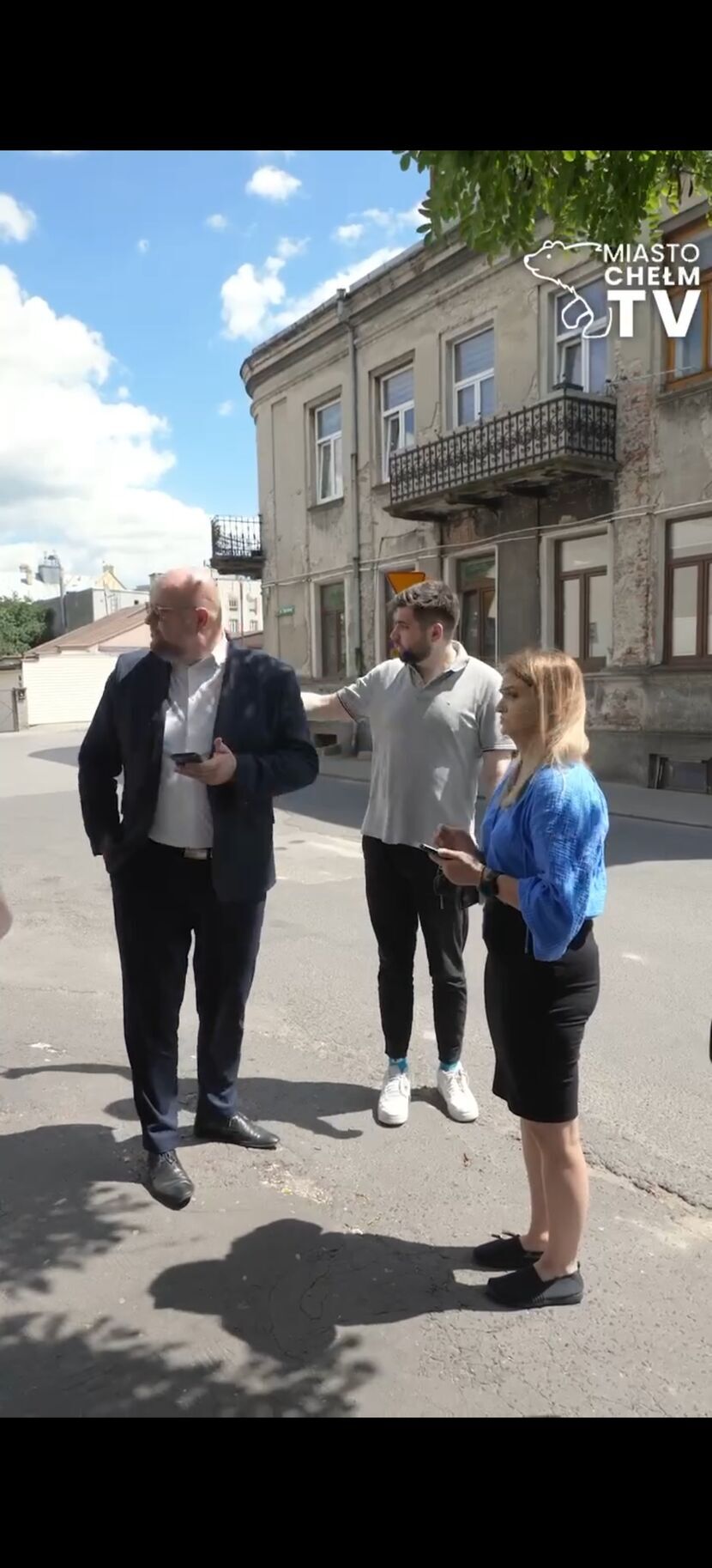 A tymczasem w ramach cyklu "Dziesiątka na mieście" prezydent Jakub Banaszek spaceruje po mieście... z urzędnikami 