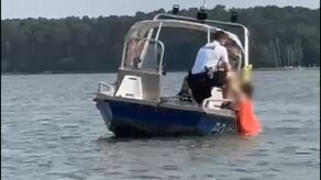 Kobieta opadła w wodzie z sił i nie była w stanie sama wrócić do brzegu