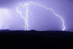 Burze nad województwem lubelskim. IMGW ostrzega przed silnym wiatrem, deszczem i gradem