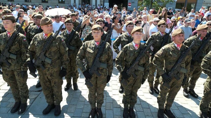 Święto Wojsko Polskiego w Lublinie: Defilada i salwa honorowa