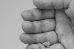 Zgłosiły pijącą matkę, same były nietrzeźwe i z dziećmi