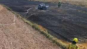 Pożar samochodu na ściernisku w Bodaczowie