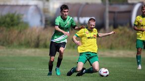 Pogoń 96 Łaszczówka (zielone koszulki) po dwóch porażkach z rzędu zdobyła pierwszy punkt w lidze