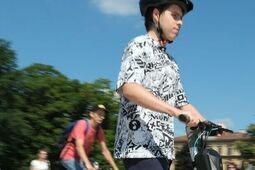 Bez kasku, bez nadzoru, z dużą prędkością. Hulajnogi zagrożeniem dla dzieci?