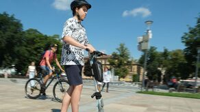 Bez kasku, bez nadzoru, z dużą prędkością. Hulajnogi zagrożeniem dla dzieci?