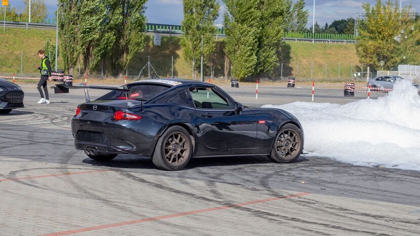 Moto-emocje w Puławach. Ścigali się na targowisku