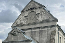 Cenne zabytki pięknieją. Kiedyś były tu magazyny, garaż i sklep chemiczny