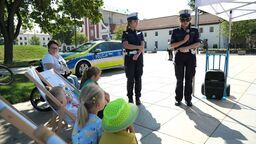 Jak bezpiecznie jeździć na hulajnodze? Policyjne warsztaty dla najmłodszych