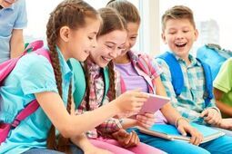 Coraz droższa szkolna wyprawka. Jak kupują sprytni rodzice?